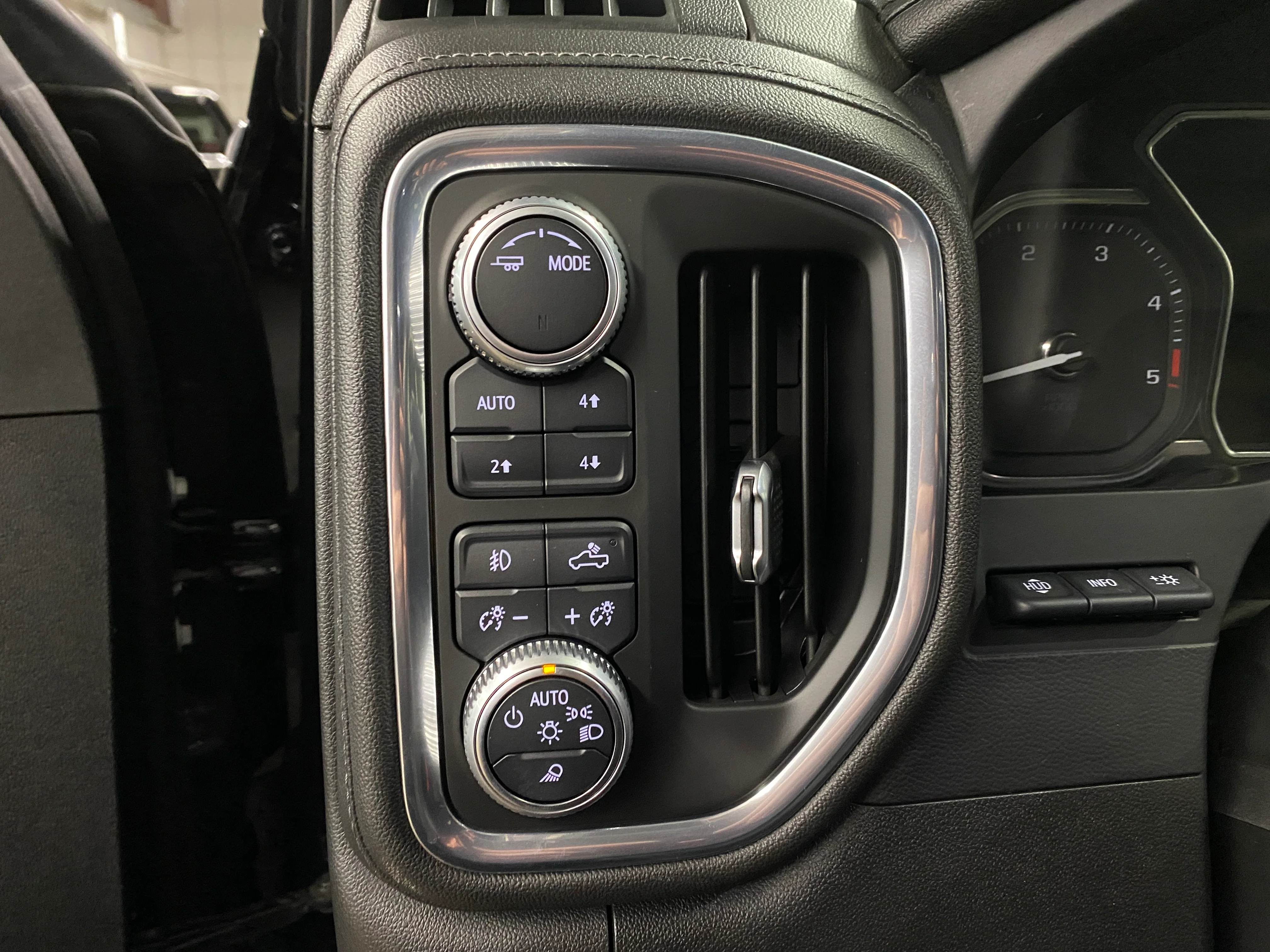 2021 GMC Sierra Denali 3500 - Image 12