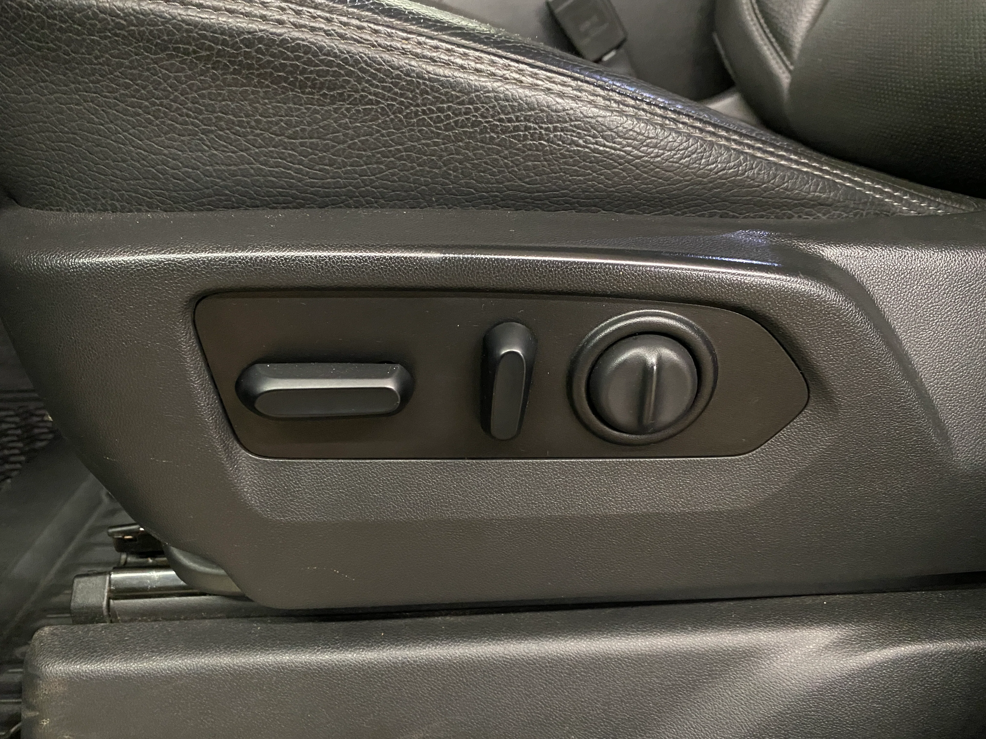 2021 GMC Sierra Denali 3500 - Image 13