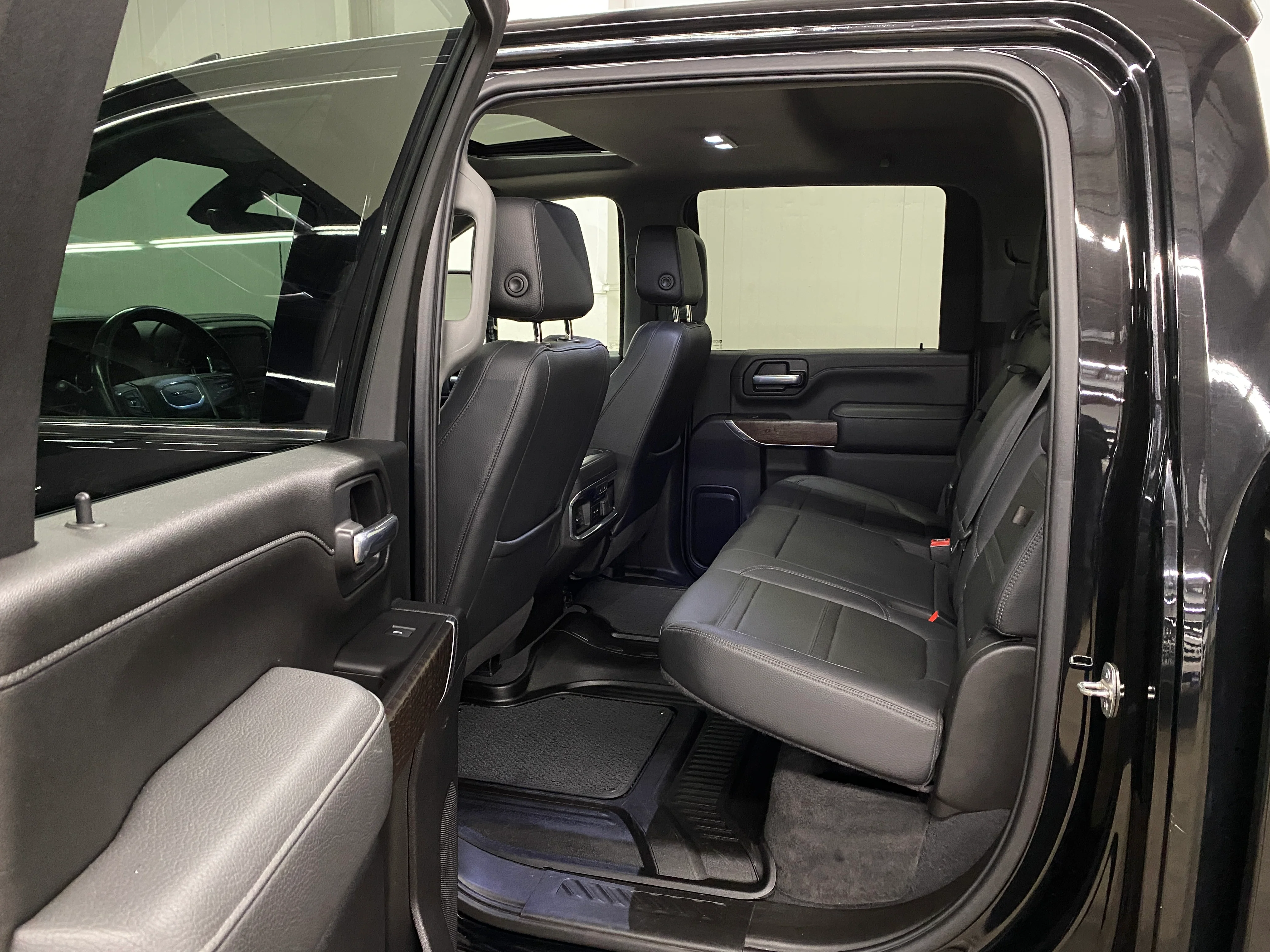 2021 GMC Sierra Denali 3500 - Image 15