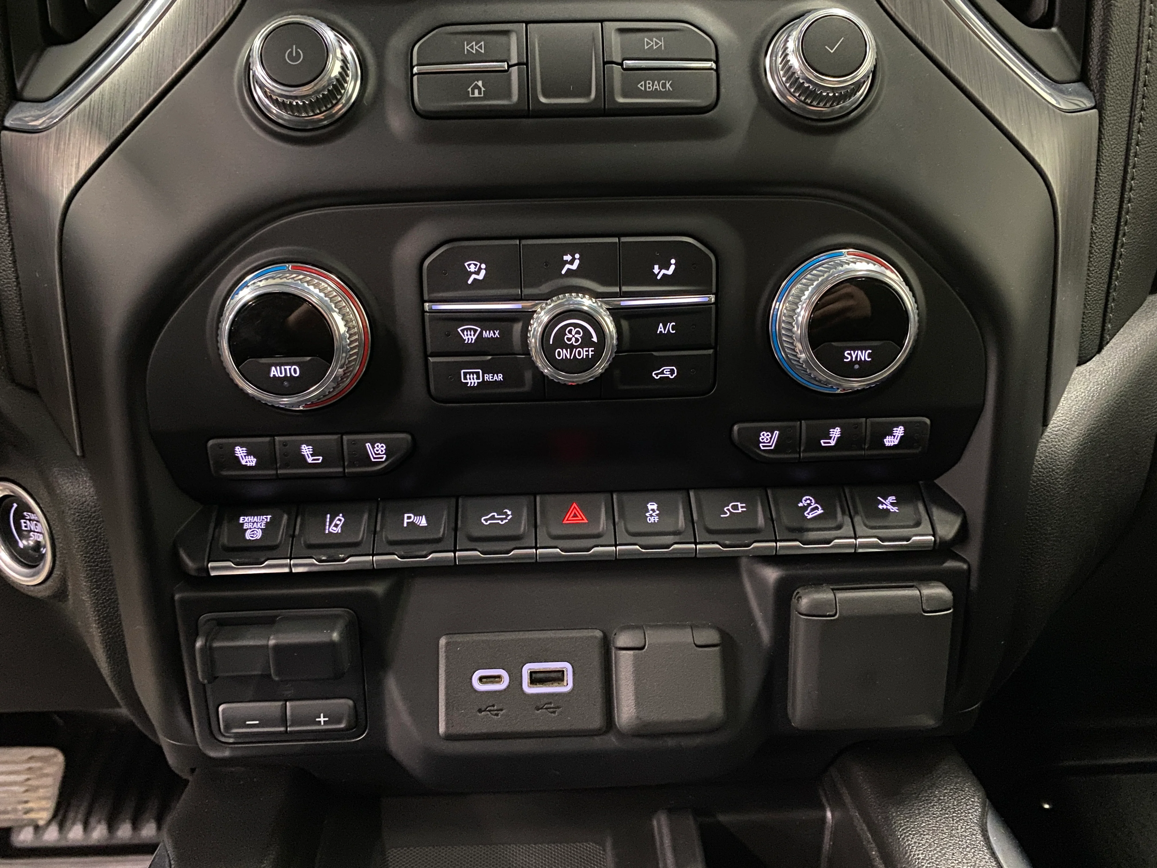 2021 GMC Sierra Denali 3500 - Image 24