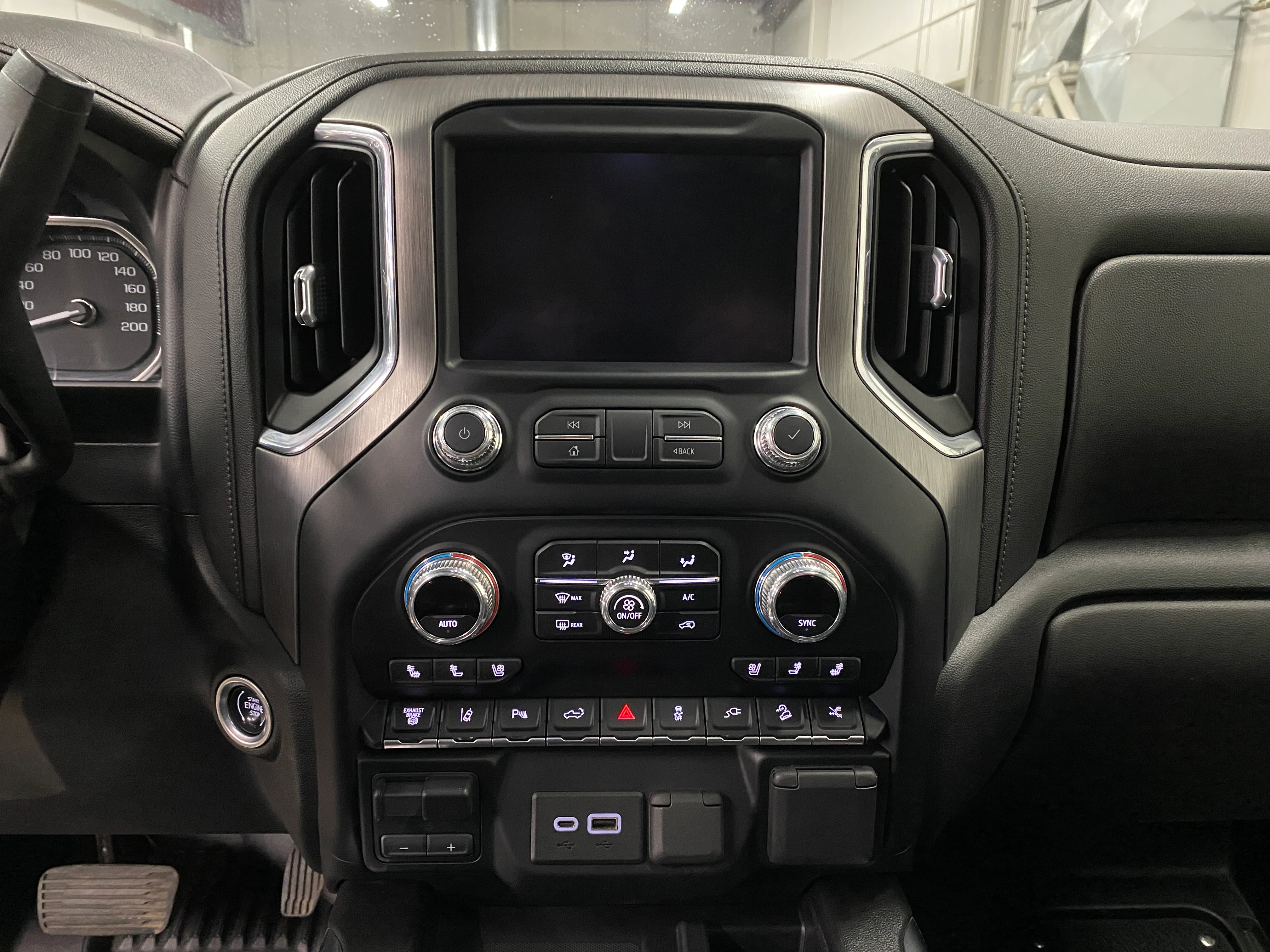 2021 GMC Sierra Denali 3500 - Image 25