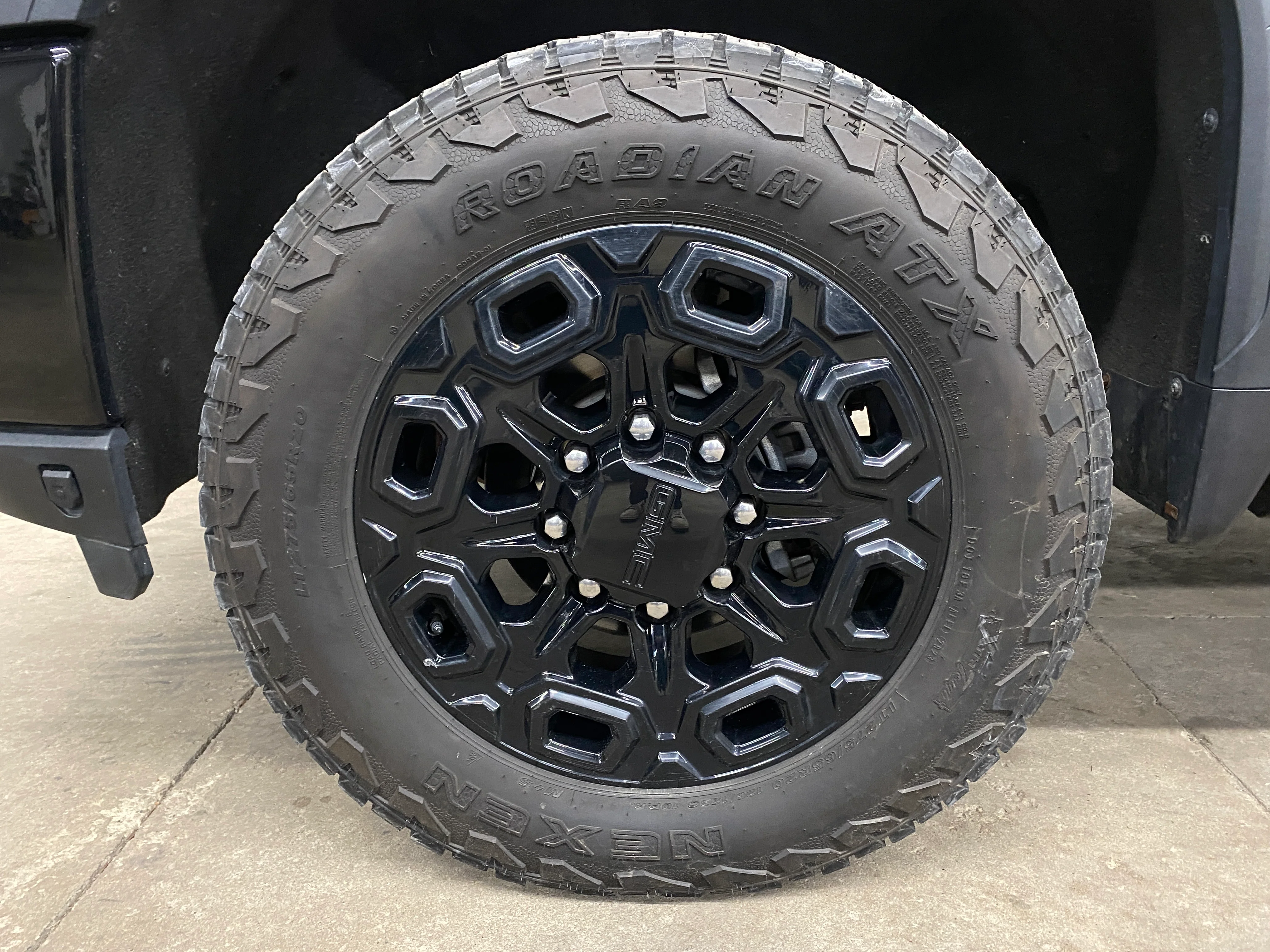 2021 GMC Sierra Denali 3500 - Image 28