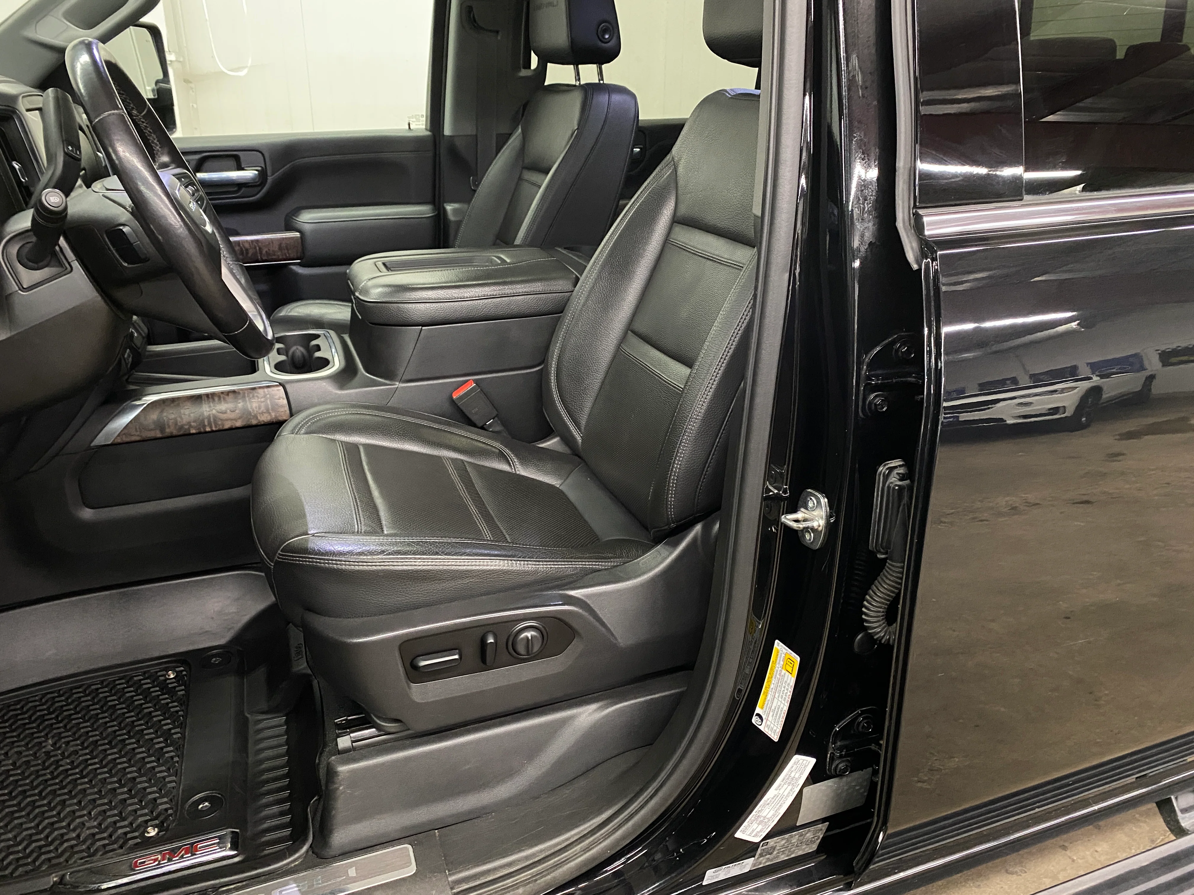 2021 GMC Sierra Denali 3500 - Image 38