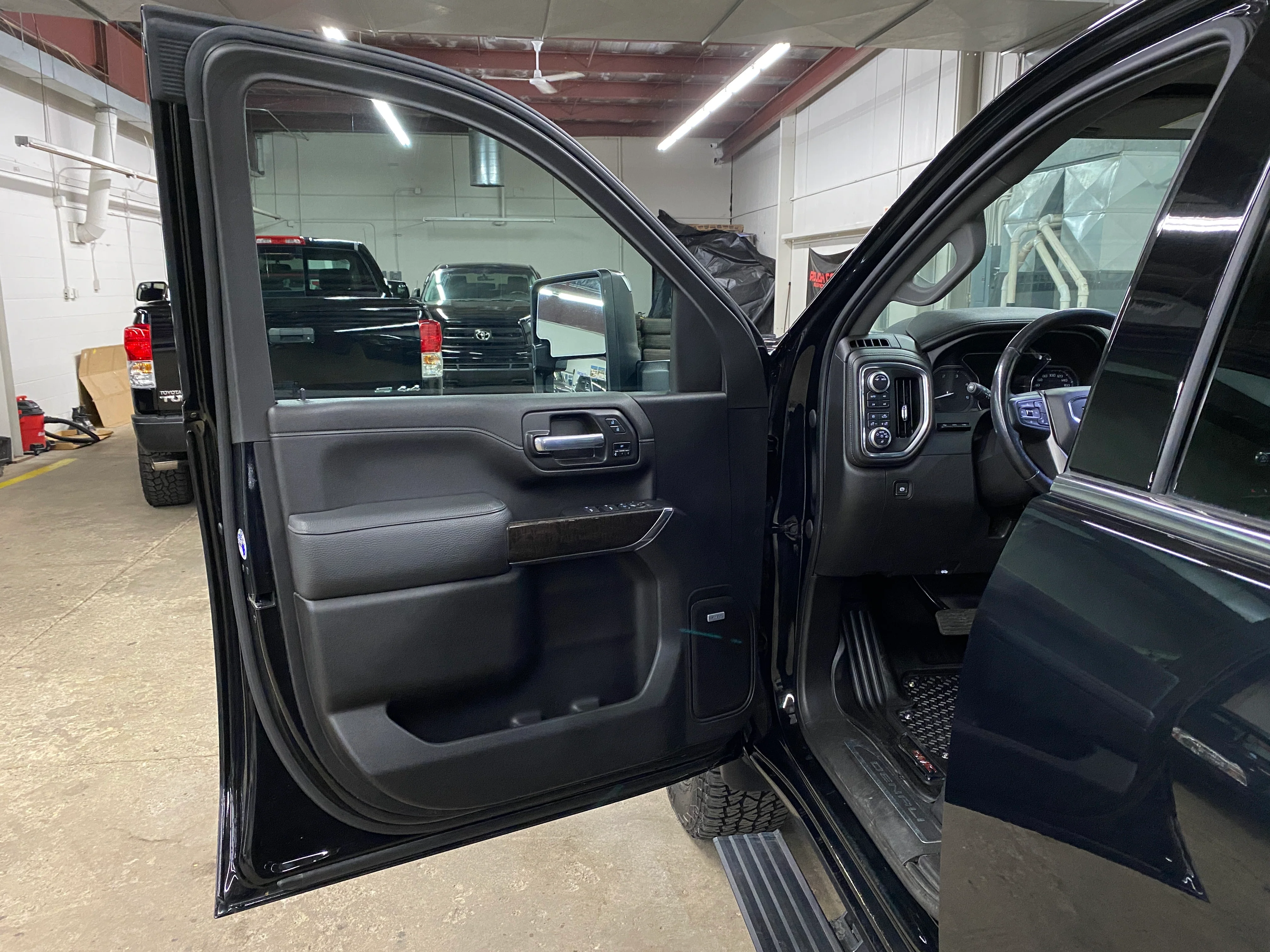 2021 GMC Sierra Denali 3500 - Image 39