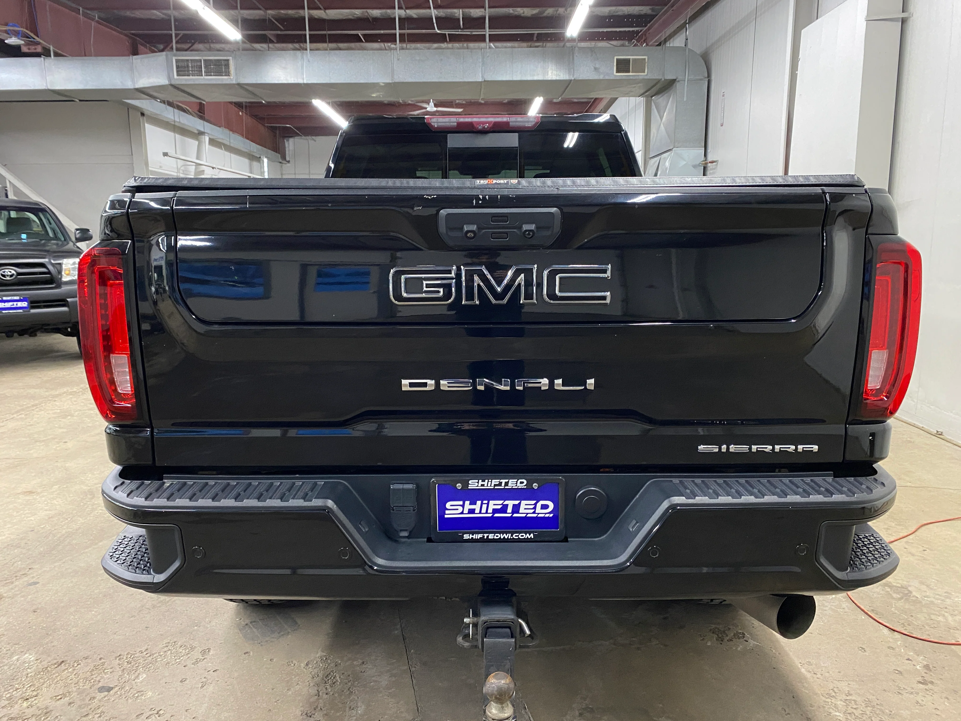 2021 GMC Sierra Denali 3500 - Image 4