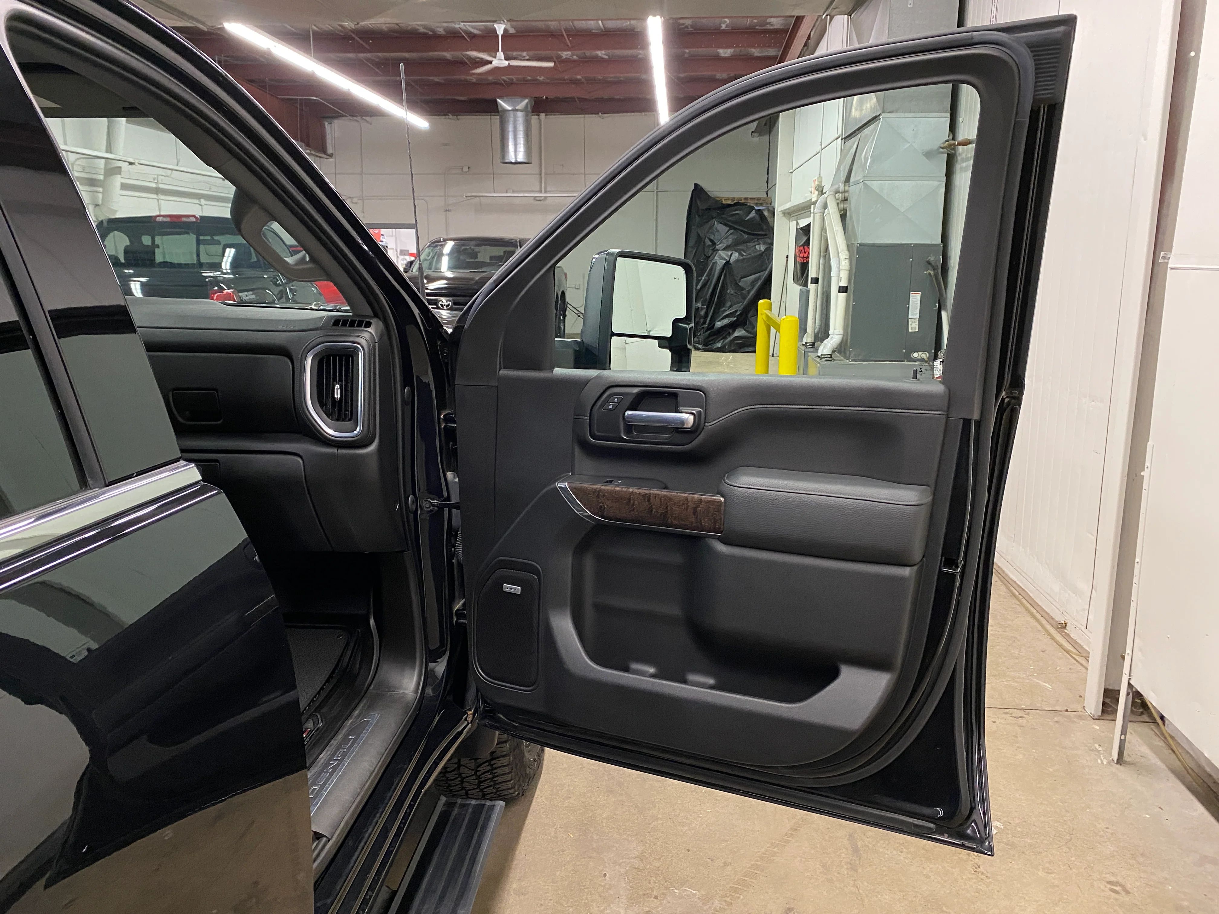 2021 GMC Sierra Denali 3500 - Image 47